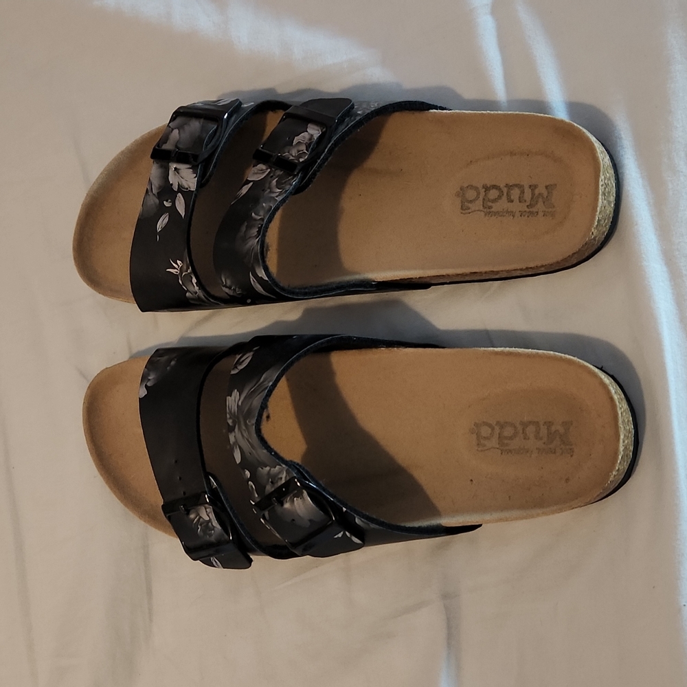 Mudd sandals